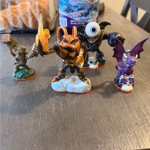 Skylanders Giants Starter Bundle - Swarm, Eye Brawl, Cynder, & Stump Smash